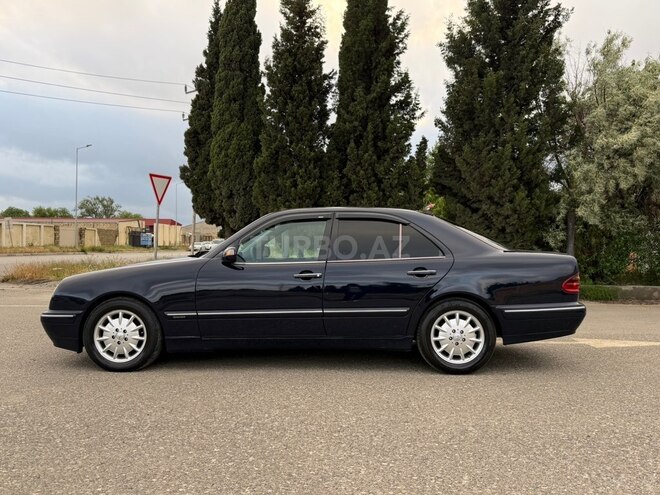 Mercedes E 270-6