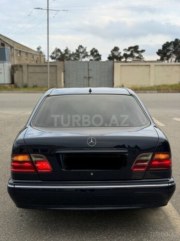 Mercedes E 270-15