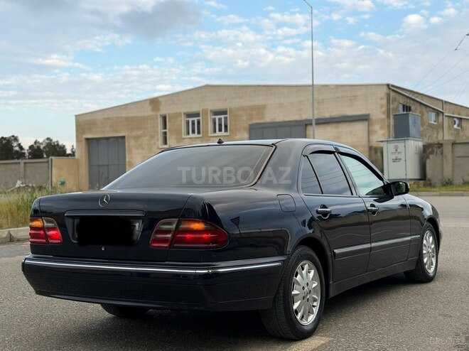 Mercedes E 270-8