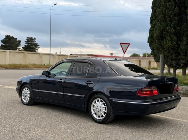 Mercedes E 270-7