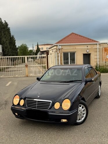 Mercedes E 270-12