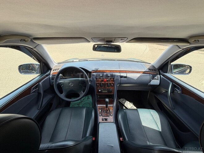 Mercedes E 270-21