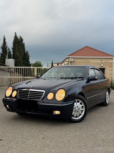 Mercedes E 270-11