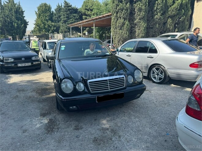 Mercedes E 230-1