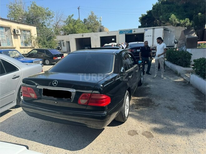 Mercedes E 230-2