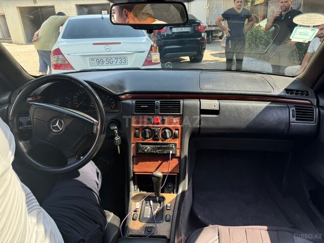 Mercedes E 230-6