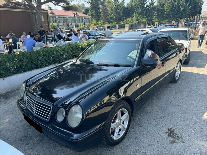 Mercedes E 230-3