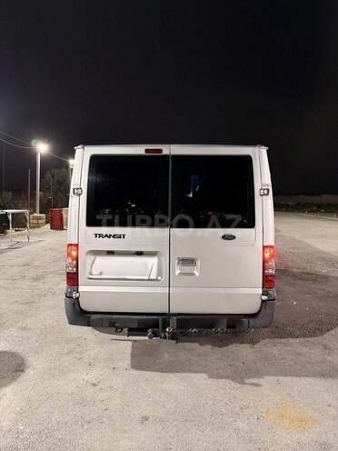 Ford Transit-4