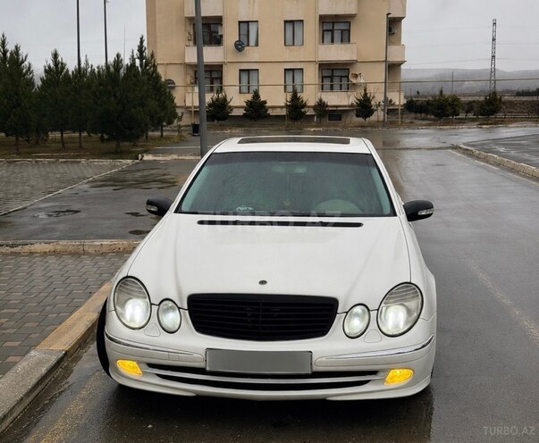 Mercedes E 240-1