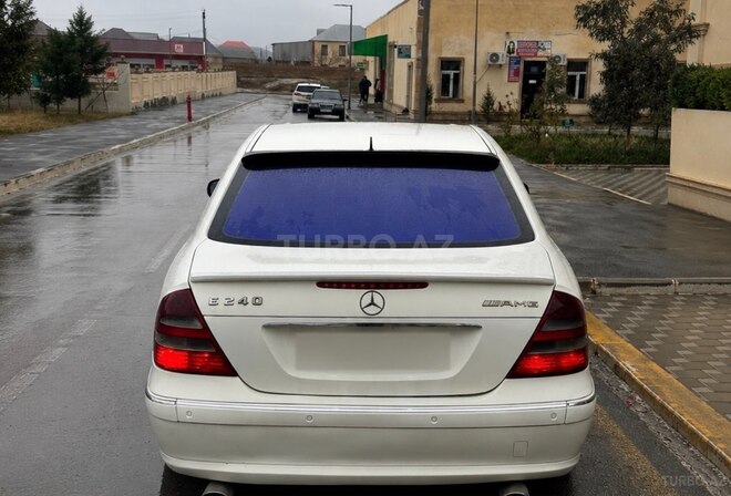 Mercedes E 240-10