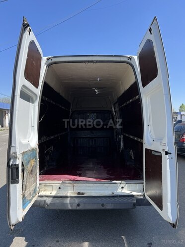 Ford Transit-9