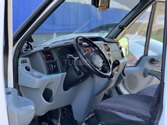 Ford Transit-4