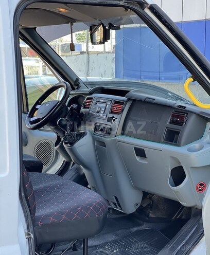 Ford Transit-5