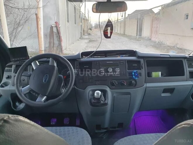 Ford Transit-4