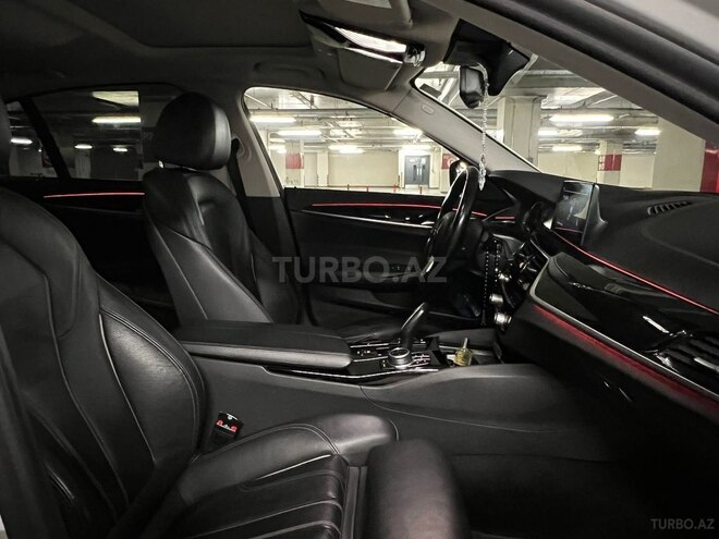 BMW 530e-16