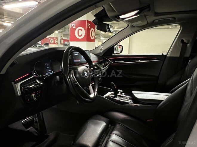 BMW 530e-10