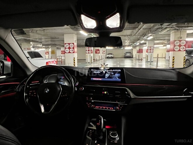 BMW 530e-6