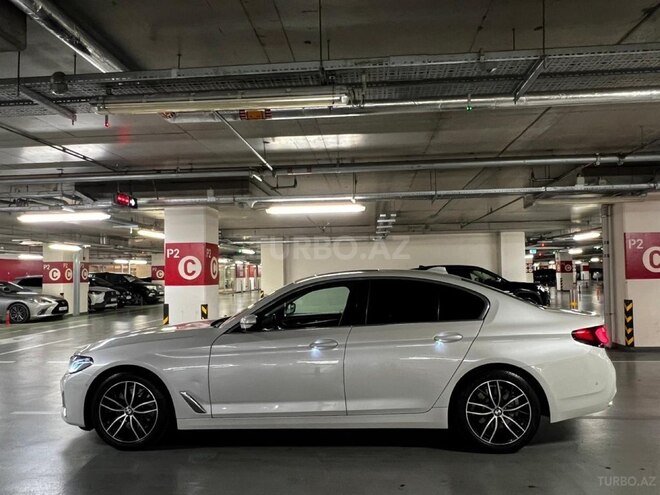 BMW 530e-12