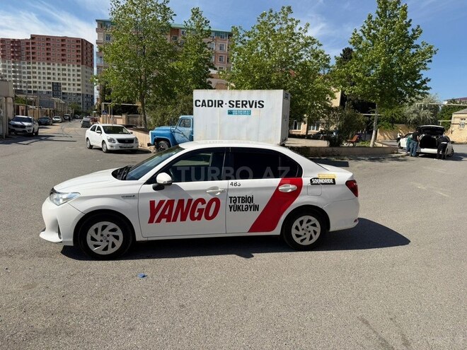 Toyota Corolla Axio-4