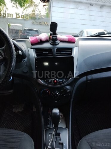 Hyundai Accent-6