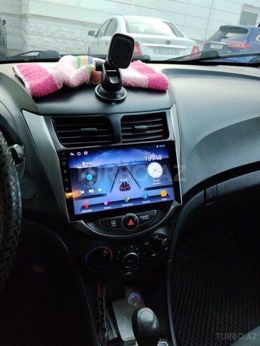 Hyundai Accent-2