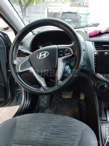 Hyundai Accent-7
