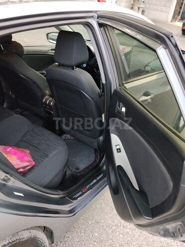 Hyundai Accent-9