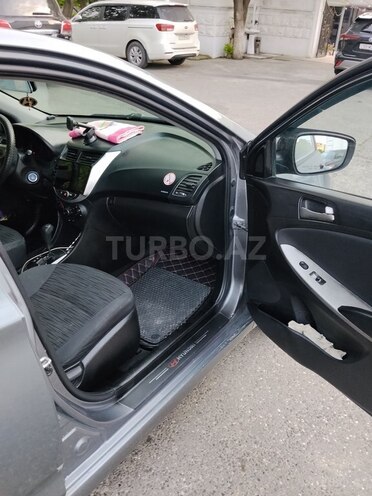 Hyundai Accent-10