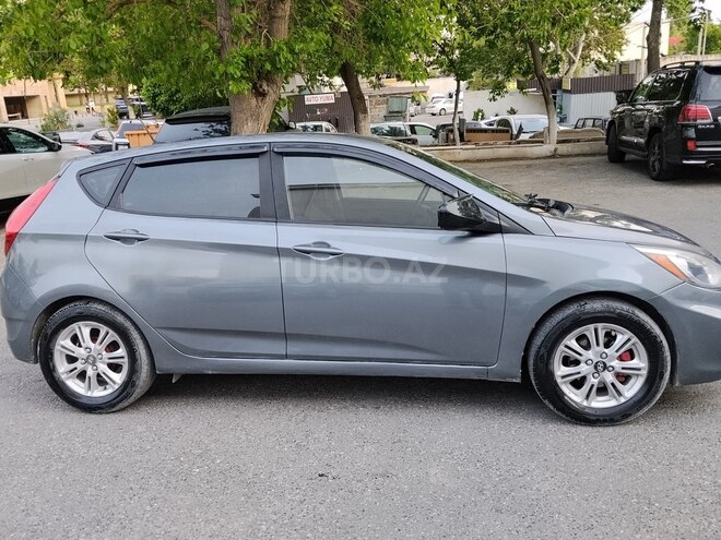 Hyundai Accent-14