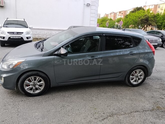 Hyundai Accent-15
