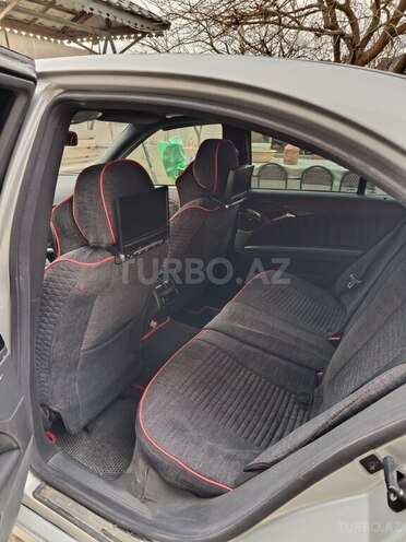 Mercedes E 240-11