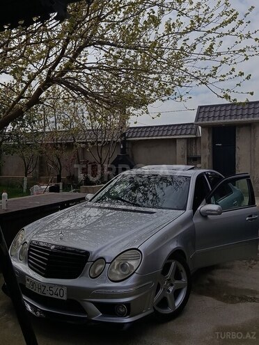 Mercedes E 240-1