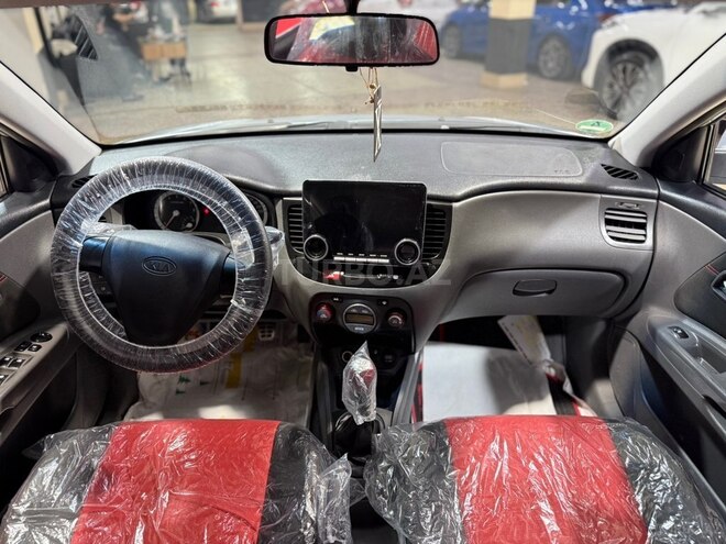 Kia Rio-12
