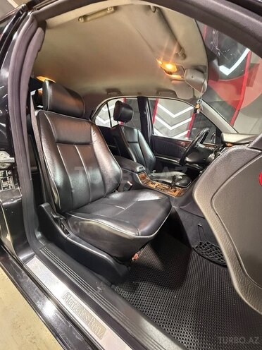 Mercedes E 240-17