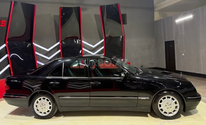 Mercedes E 240-4