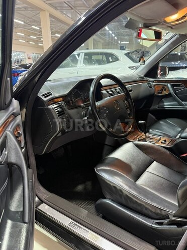 Mercedes E 240-11