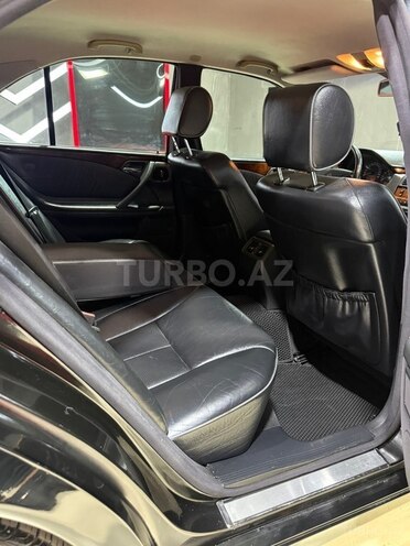 Mercedes E 240-16