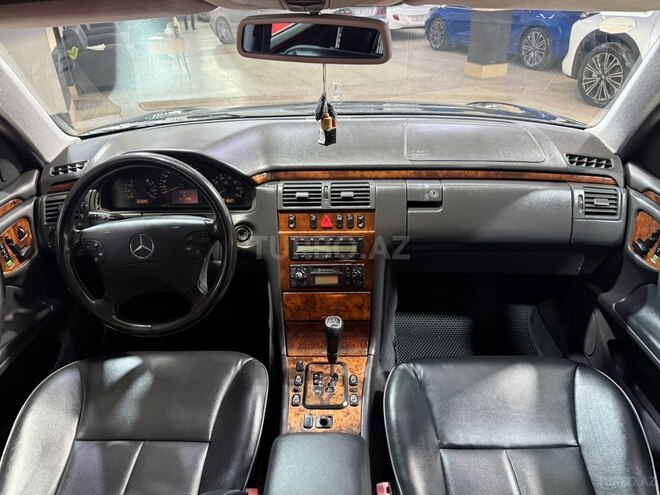 Mercedes E 240-14