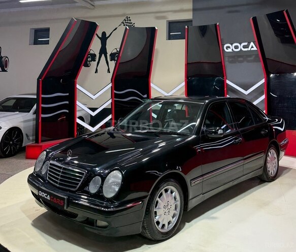 Mercedes E 240-1