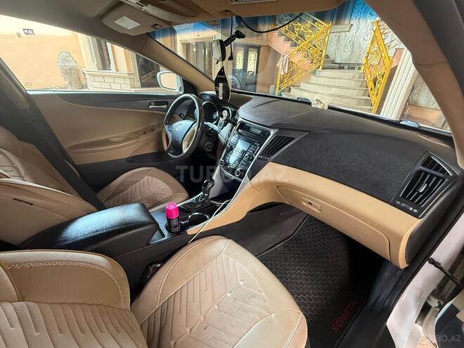 Hyundai Sonata-11