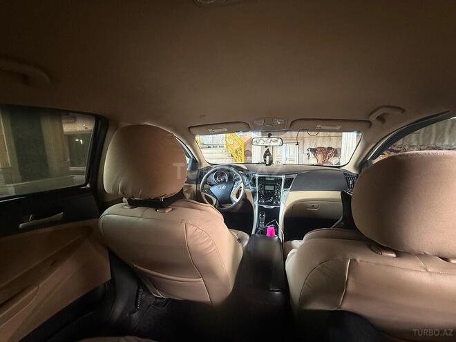 Hyundai Sonata-12