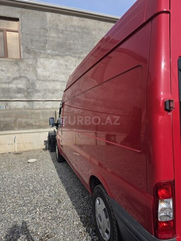 Ford Transit-10
