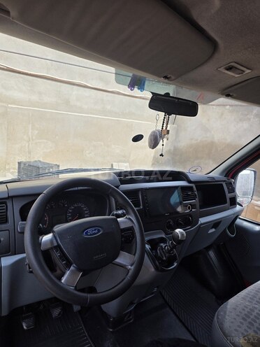 Ford Transit-8