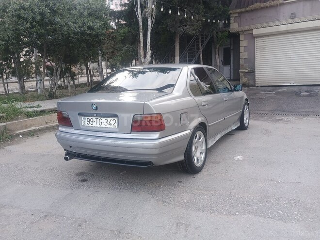 BMW 320-2