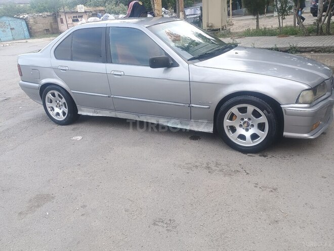 BMW 320-3