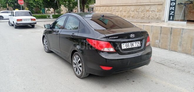 Hyundai Accent-6