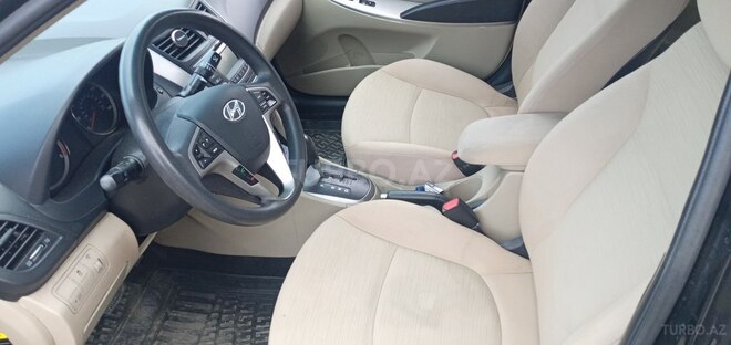 Hyundai Accent-10