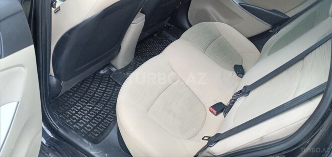 Hyundai Accent-16