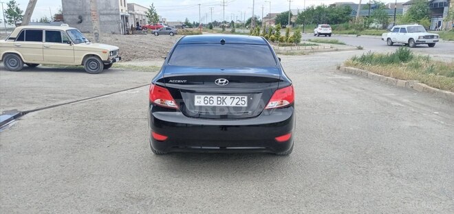 Hyundai Accent-13