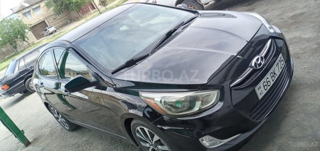 Hyundai Accent-15